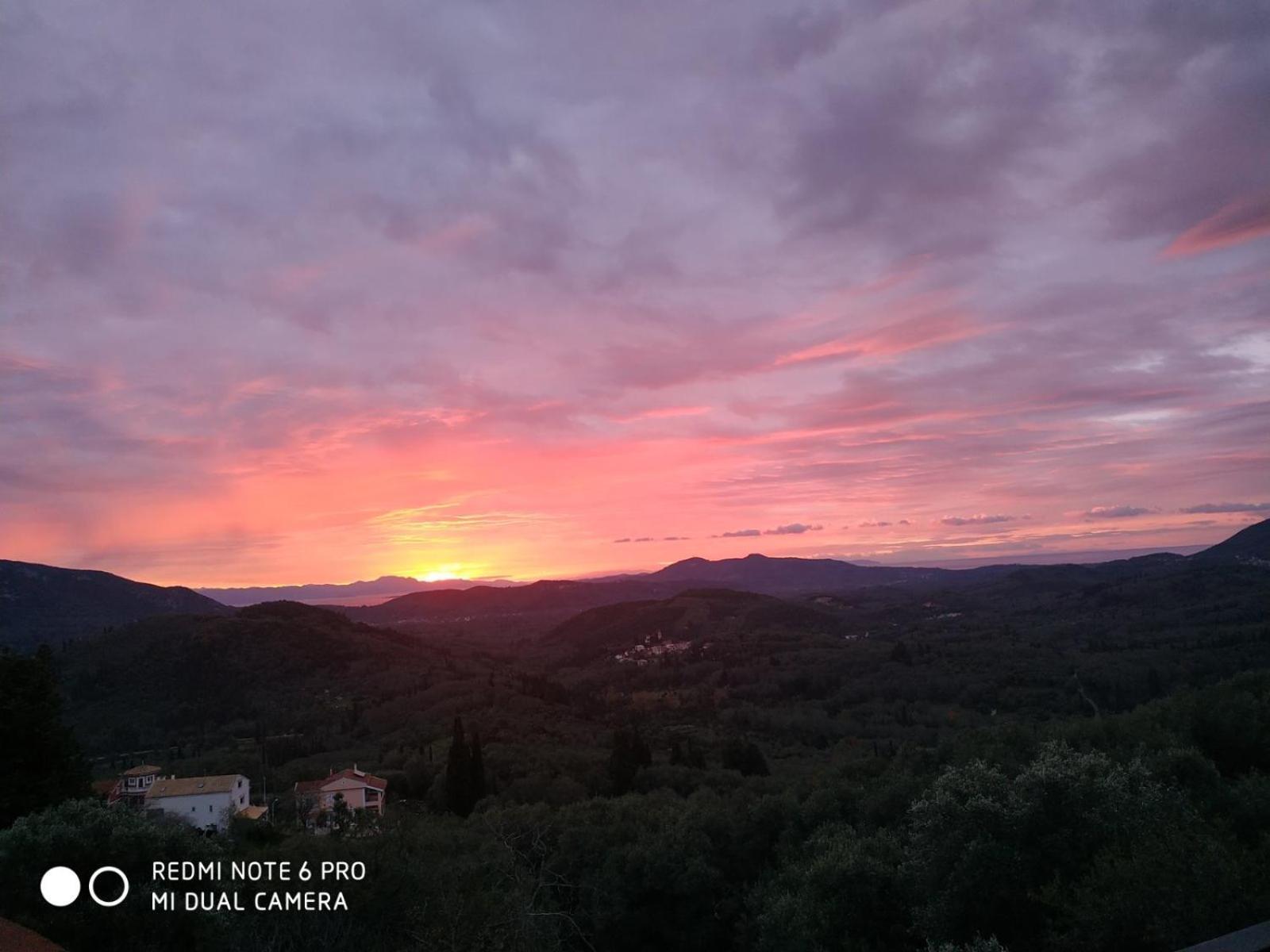 Billy's Breathtaking View Cozy Kato Pavliana